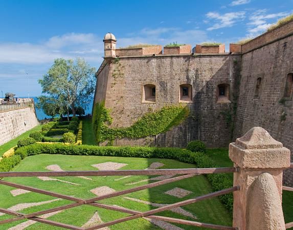 Montjuïc: Vistas panorámicas y actividades al aire libre